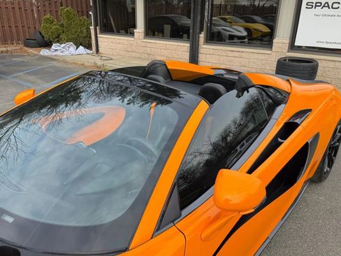 Used 2018 McLaren 570S Spider image 24