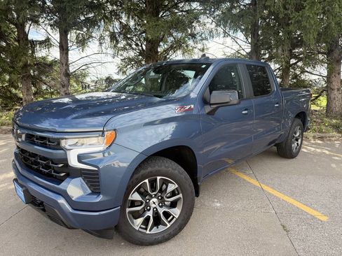 Used 2024 Chevrolet Silverado 1500 RST w/ Z71 Off-Road Package image 2