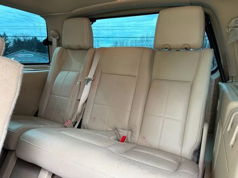 Used 2007 Lincoln Navigator Ultimate image 9