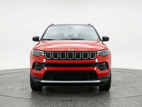 Used 2025 Jeep Compass Limited image 2