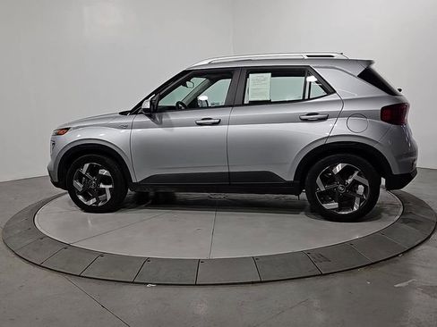 Used 2022 Hyundai Venue SEL image 2