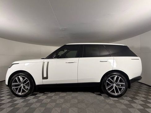 New 2025 Land Rover Range Rover SE image 3