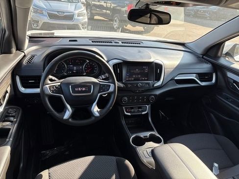 Used 2024 GMC Terrain SLE image 11