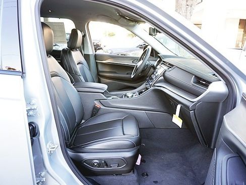 New 2023 Jeep Grand Cherokee L Limited w/ Luxury Tech Group II image 14