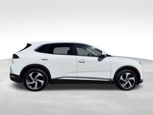 New 2025 VinFast VF 8 Eco image 8