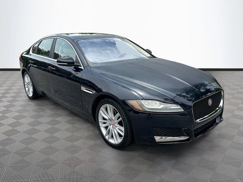 Used 2016 Jaguar XF Prestige RWD image 4