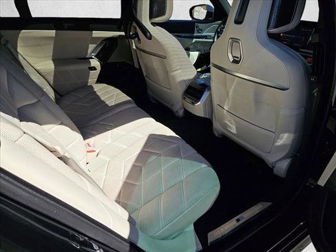 Certified 2023 BMW i7 xDrive60 image 20