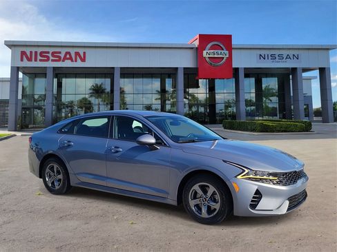 Used 2023 Kia K5 LXS image 2