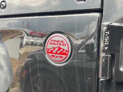 Used 2018 Jeep Wrangler Unlimited Rubicon w/ LED Lighting Group AWD/4WD image 15