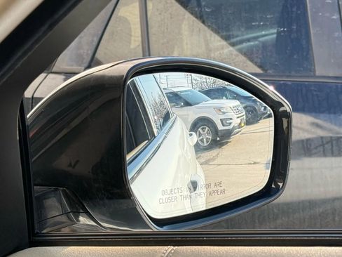 Used 2019 Land Rover Range Rover Evoque SE Premium image 47