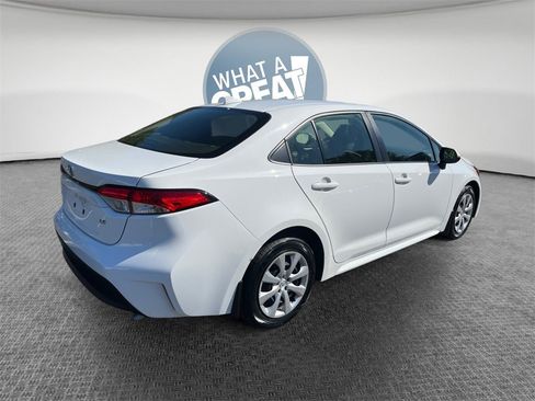 Certified 2023 Toyota Corolla LE image 3