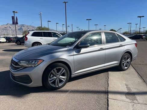 Used 2024 Volkswagen Jetta SE image 7