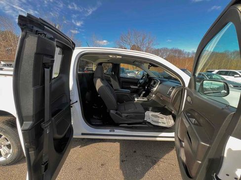 Used 2022 Chevrolet Colorado LT w/ Fleet Safety Package image 17