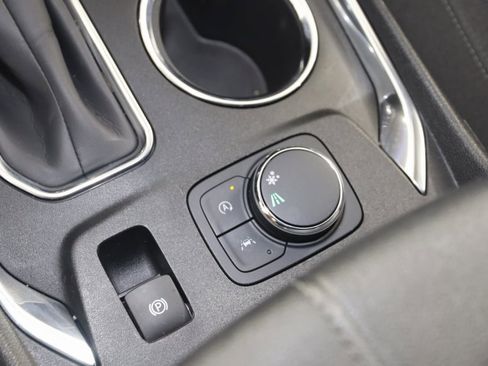 Used 2023 Chevrolet Traverse LT image 25