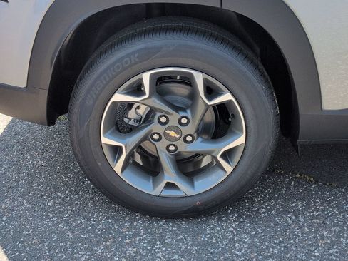 New 2026 Chevrolet Trax LT w/ Sunroof Package FWD image 28
