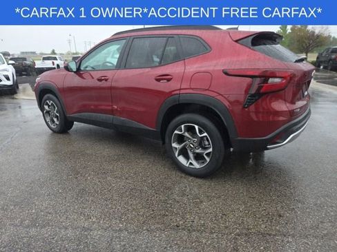 Used 2025 Chevrolet Trax LT w/ LT Convenience Package FWD image 13