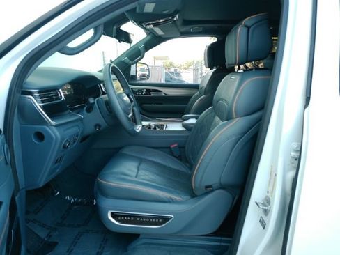 Used 2022 Jeep Grand Wagoneer Series III w/ Rear Seat Video Group 1 AWD/4WD image 19