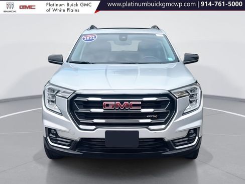 Used 2022 GMC Terrain AT4 image 2