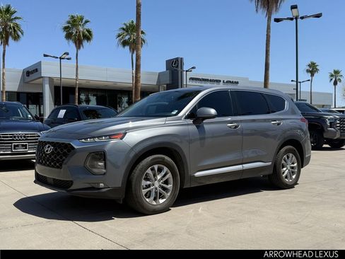 Used 2019 Hyundai Santa Fe SEL FWD image 2