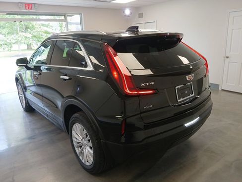Certified 2024 Cadillac XT4 Luxury w/ Cold Weather Package AWD/4WD image 3