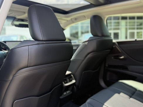 Used 2025 Lexus ES 350 Ultra Luxury FWD image 18