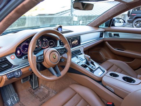 Used 2022 Porsche Panamera GTS image 4