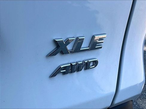 Used 2025 Toyota RAV4 XLE AWD/4WD image 29