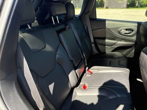 Used 2020 Jeep Cherokee Limited AWD/4WD image 16