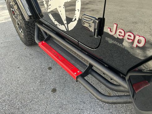 Used 2023 Jeep Wrangler Rubicon AWD/4WD image 32