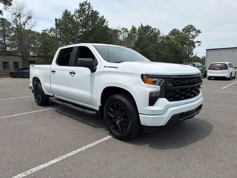 Used 2024 Chevrolet Silverado 1500 Custom w/ Dark Appearance Package AWD/4WD image 4