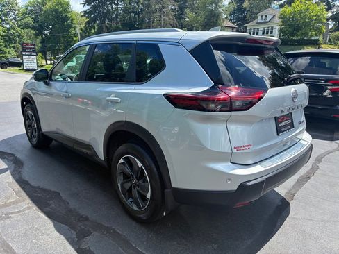 Used 2024 Nissan Rogue SV w/ SV Premium Package AWD/4WD image 8