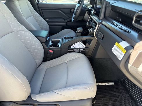 Certified 2025 Toyota Tacoma SR5 AWD/4WD image 12