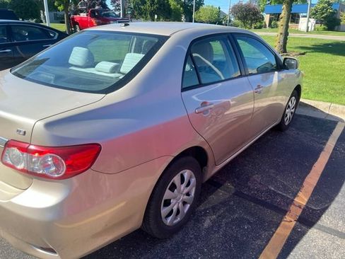 Used 2011 Toyota Corolla LE FWD image 3