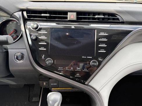 Used 2019 Toyota Camry XSE image 21