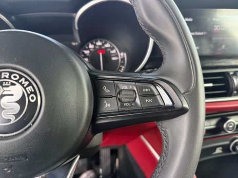 Used 2020 Alfa Romeo Stelvio w/ Nero Edizione RWD image 18