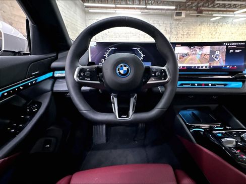 Used 2026 BMW i5 eDrive40 w/ M Sport Package RWD image 8