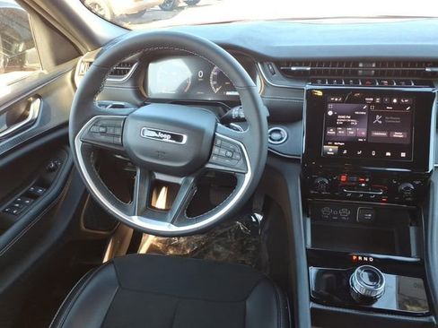 New 2025 Jeep Grand Cherokee L Altitude image 16