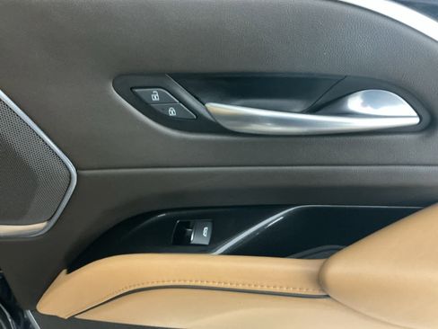 Used 2022 Cadillac Escalade Premium Luxury image 14