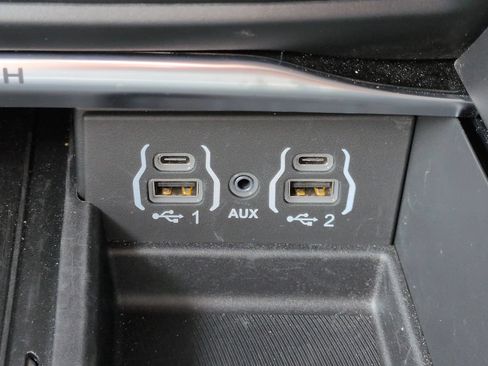 Used 2024 Chrysler Pacifica Pinnacle AWD/4WD image 24