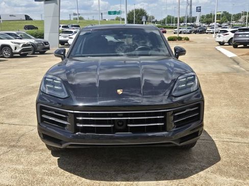 Used 2025 Porsche Cayenne image 25