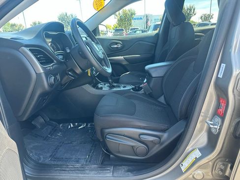 Used 2020 Jeep Cherokee Latitude AWD/4WD image 10