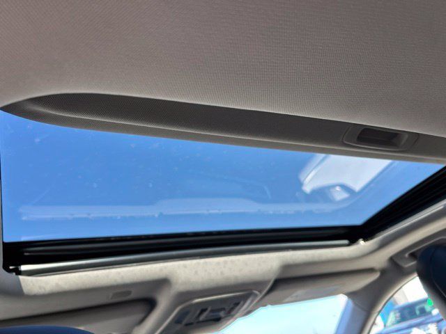 Used 2021 Toyota Highlander XLE AWD/4WD image 12