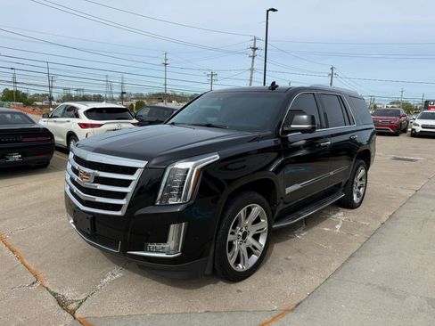 Used 2017 Cadillac Escalade Luxury AWD/4WD image 5