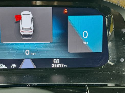 Used 2025 Volkswagen Atlas SE image 19