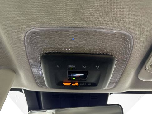 Used 2025 Toyota Prius Plug-In Hybrid image 23