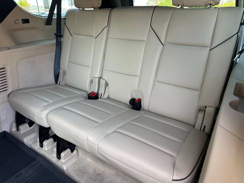 Used 2023 Cadillac Escalade ESV Premium Luxury RWD image 16