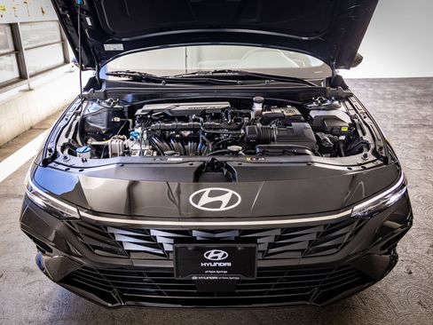 Used 2025 Hyundai Elantra SEL FWD image 27