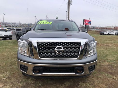 Used 2018 Nissan Titan SV w/ SV Convenience Package image 8