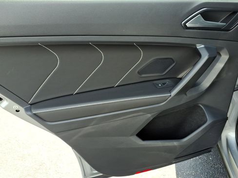 Certified 2023 Volkswagen Tiguan SE R-Line FWD image 15