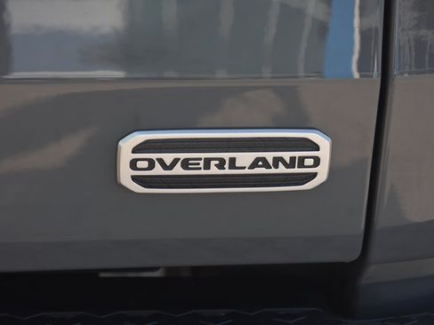 Used 2022 Jeep Gladiator Overland w/ Trailer Tow Package AWD/4WD image 7